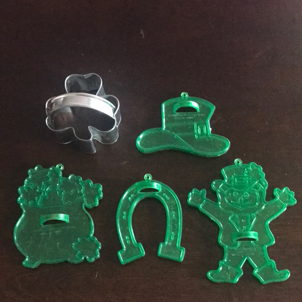 Amscan Vintage Green St. Patrick’s Day Lot 4 Cookie Cutters and Metal Shamrock